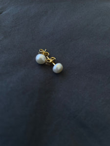 Pearl Stud Earrings (Dormilonas)